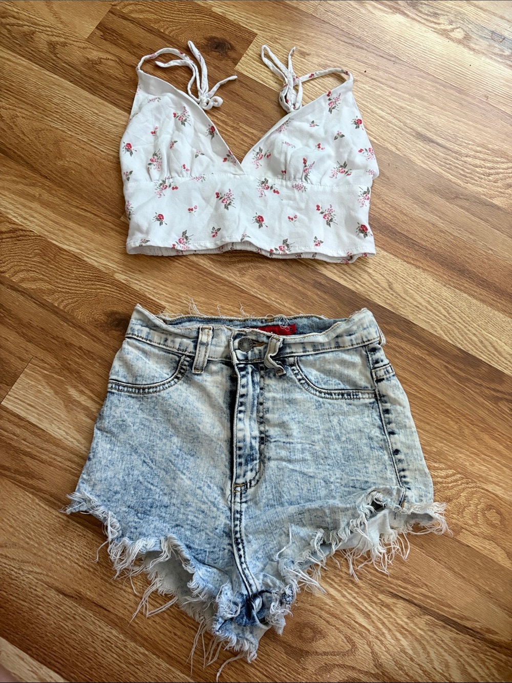 White Floral Tie-Strap Crop Top small and  GJG  small denim jeans